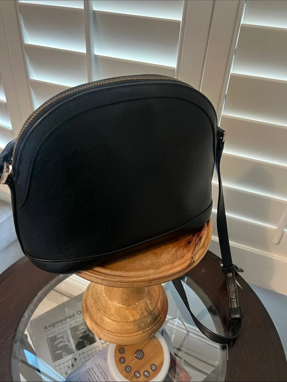 ♠️ Kate Spade, Black Pebbled Leather Dome Crossbody, EUC - Picture 3 of 10
